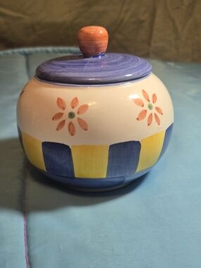 Lynns Fine China Julie pattern sugar bowl With Lid One Little Chip Shown In Pics